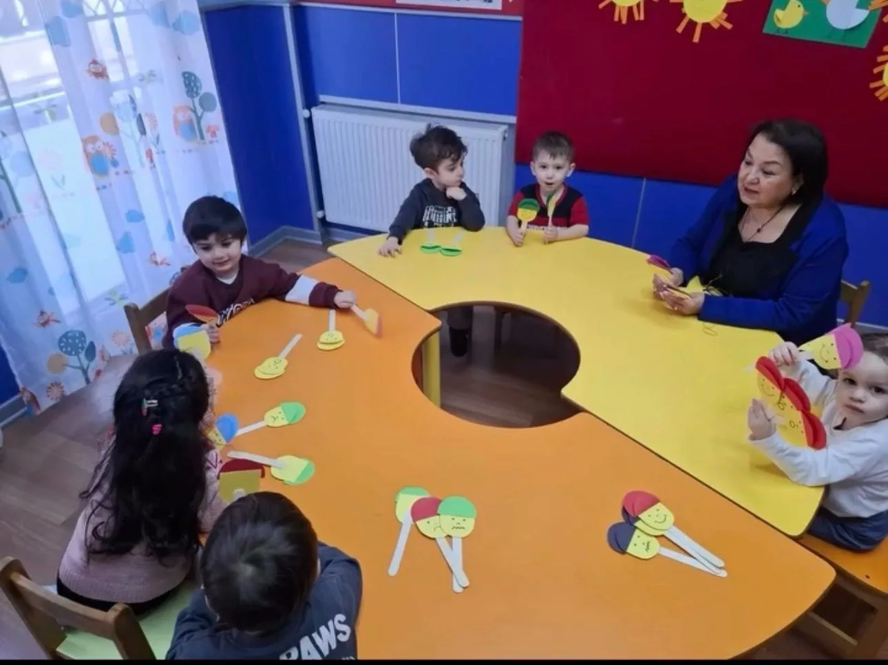 Duygu kuklaları etkinliği — Şişli anaokulu Doğru Çocuk